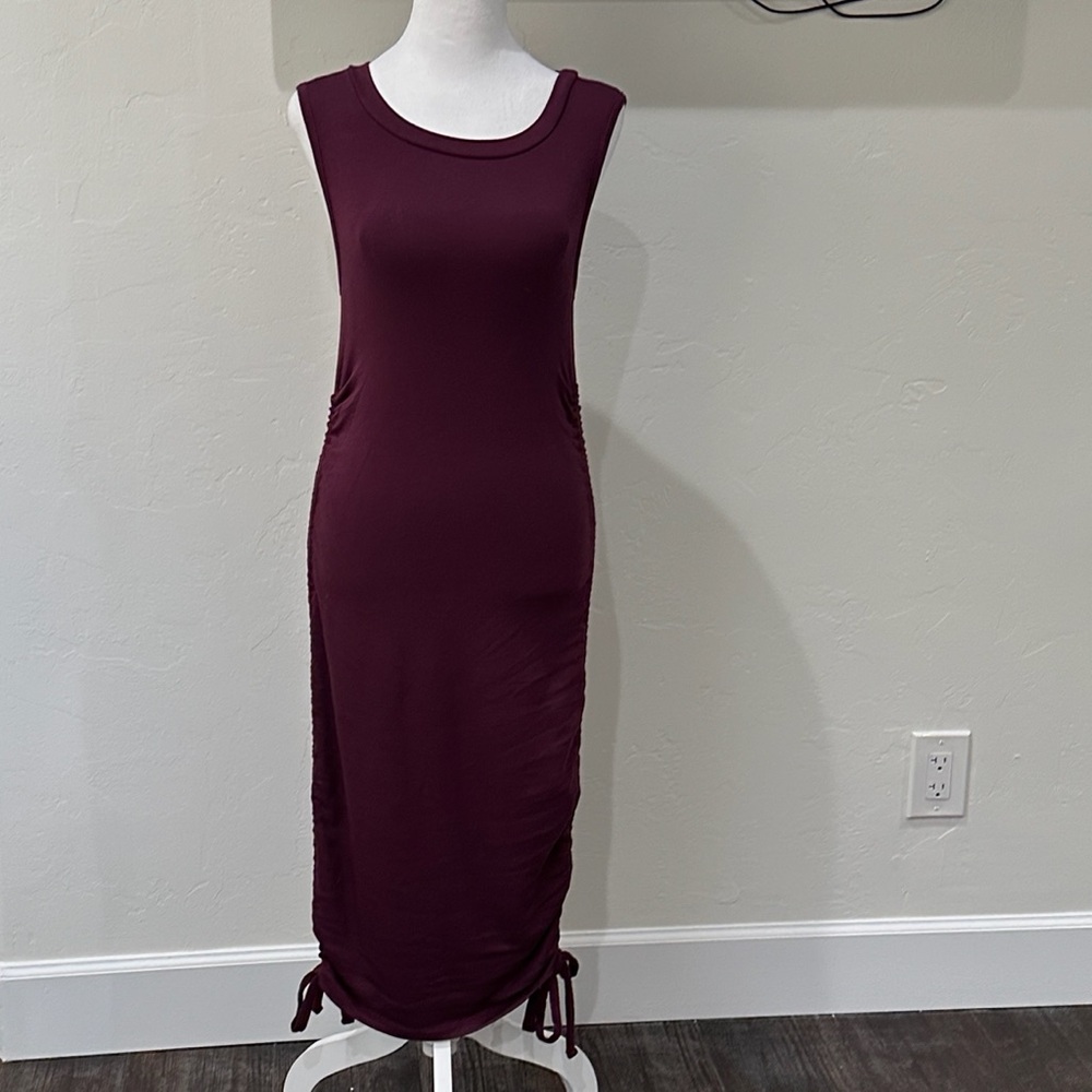 Savvi Sleeveless Burgundy Dress w/side Ruching - Picture 3 of 7